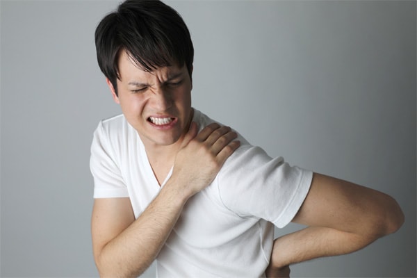 肩甲骨辺りの背中の痛みは睡眠中に治せるって本当？！あなたがやるべき改善策はこれ！