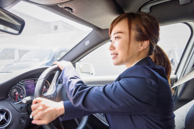 「腰に効く！医療器具メーカーがおすすめする車の長時間運転に最適なシートクッションや腰当てをご紹介」