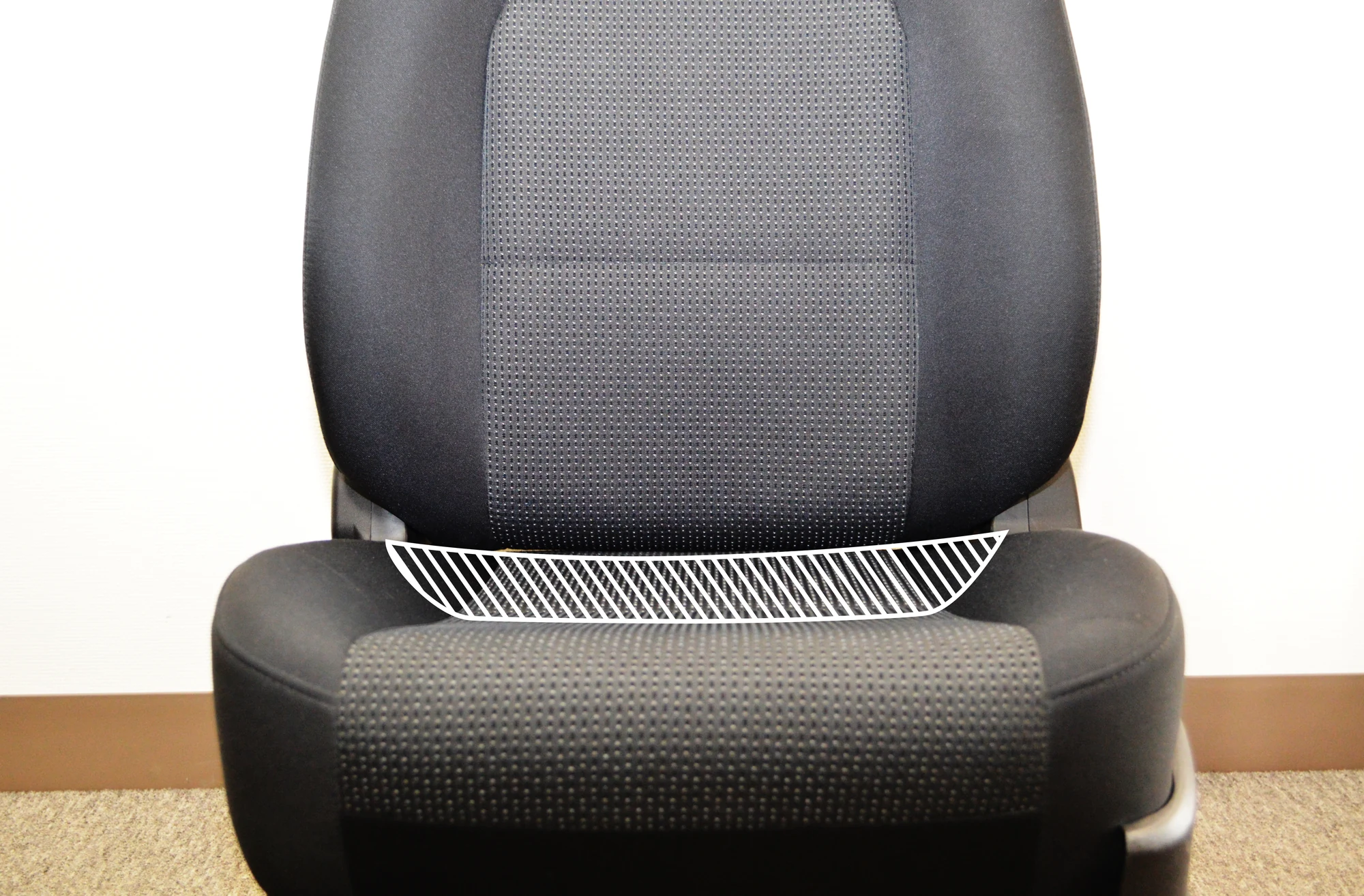 車のバケット型シート形状を示すイラスト